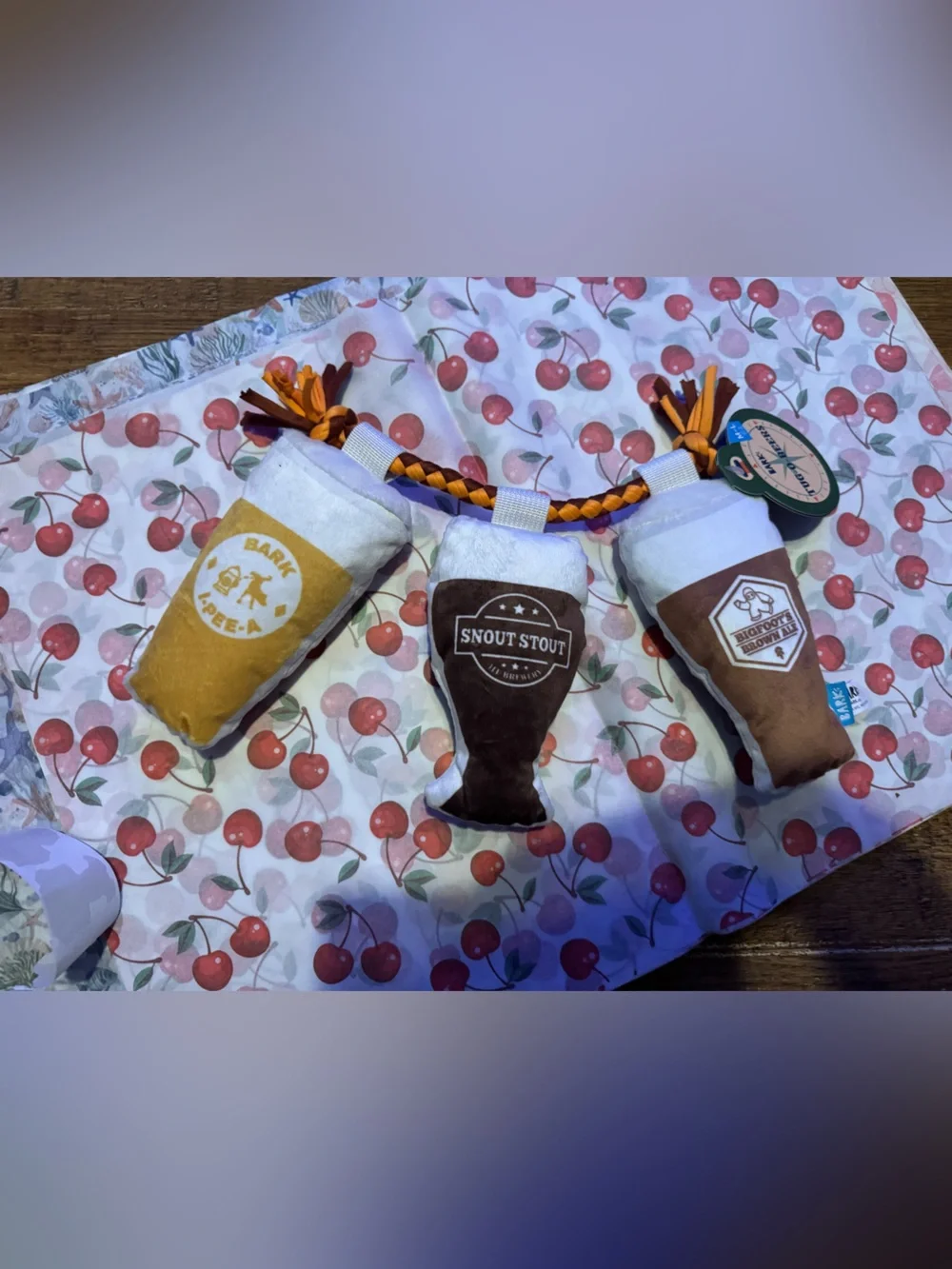 Bark Box Tug o Beers NEW Dog toy M-L squeaky beers on a rope